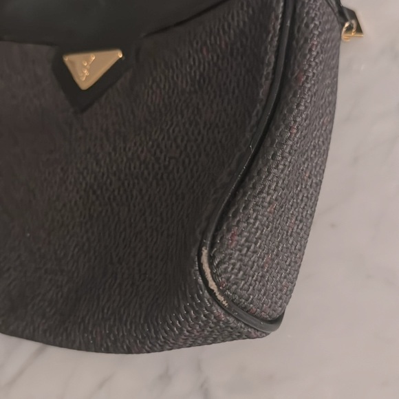 YSL Yves Saint Laurent cosmetic or side clutch comes with manufacturer tag - Picture 6 of 15